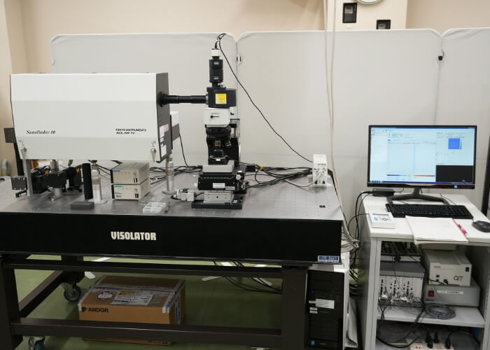 顕微ラマン分光器（東京インスツルメンツNanofinder 30)