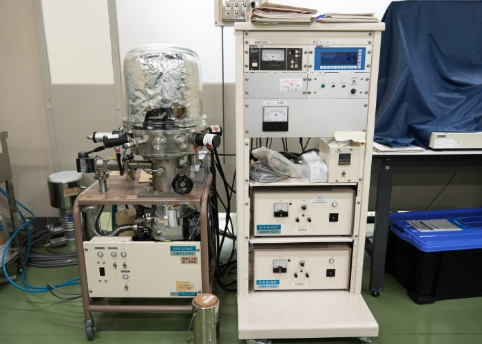真空蒸着装置（アルバック VPC-400）